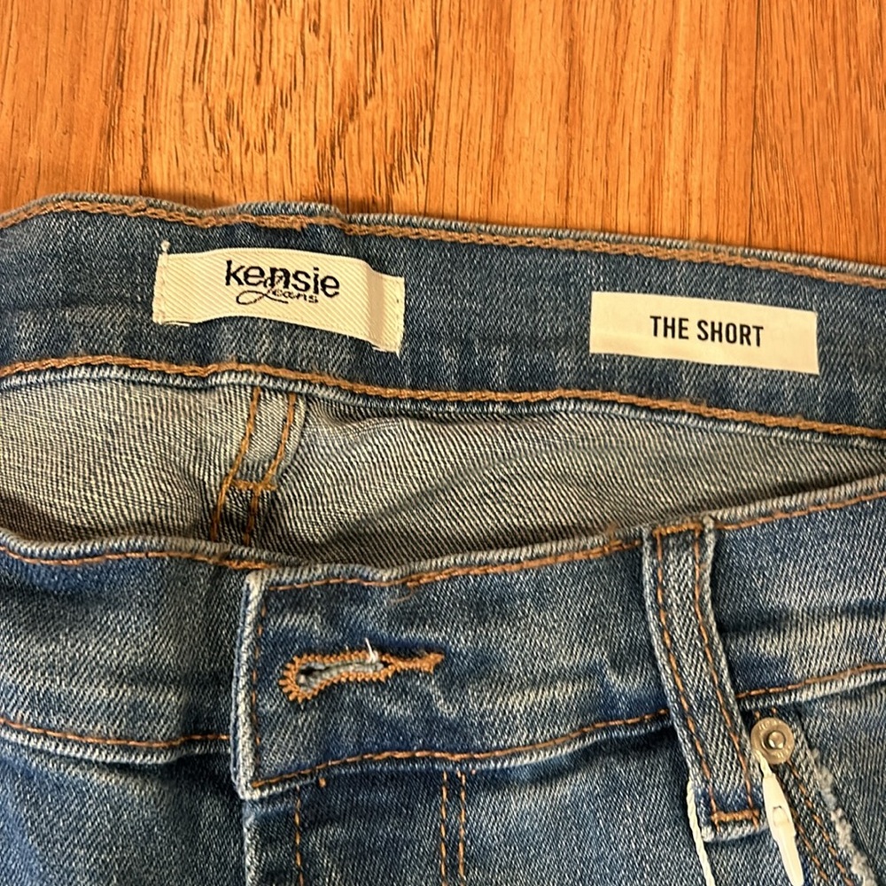 Kensie denim shorts’ new with tags. Size 10 - Picture 2 of 5